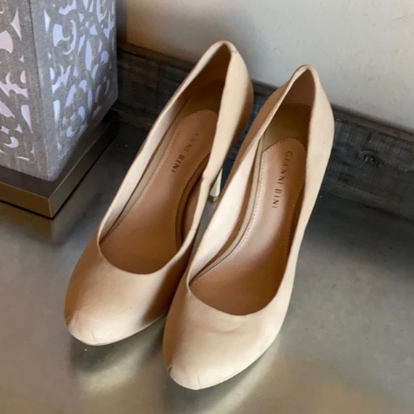 Gianni Bini Nude pump heels - Picture 2 of 8
